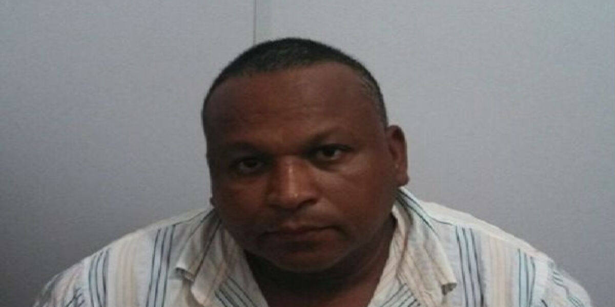 Polícia Civil de Goianápolis prende homem com veículos roubados