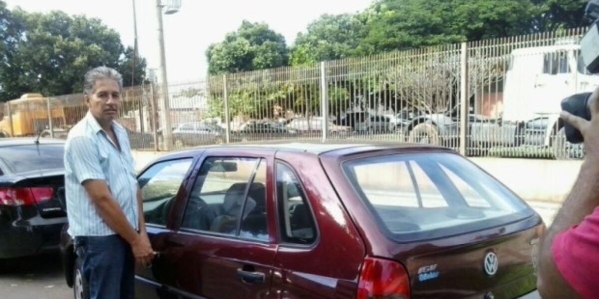 Delegacia de Repressão a Furtos e Roubos de Veículos apreende carro clonado há uma década