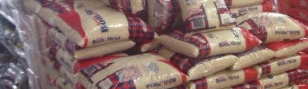 Parte de carga de arroz roubada é achada em supermercado de Anápolis