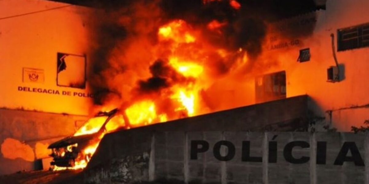 Preso jovem que incendiou viatura da Polícia Civil em Niquelândia