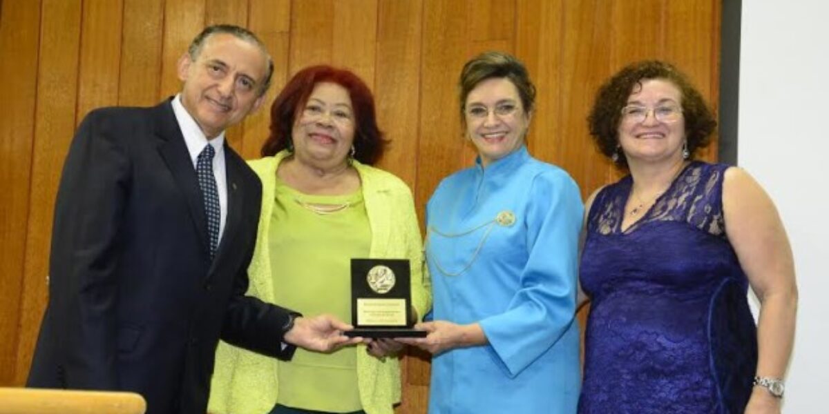 Delegada Nadir Cordeiro recebe homenagem em sessão na Câmara Municipal