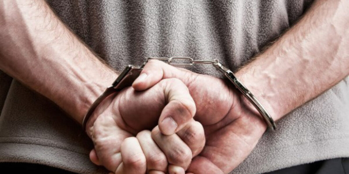 Tentando fazer empréstimo com RG falso, homem é preso em flagrante