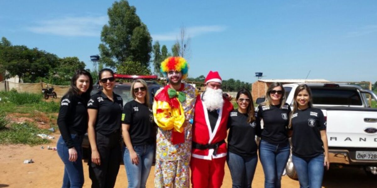 DPCA entrega presentes a crianças carentes na “Operação Noel”