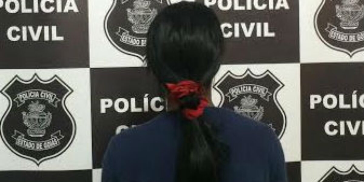 Em Piracanjuba, mulher é flagrada tentando entregar celular a preso