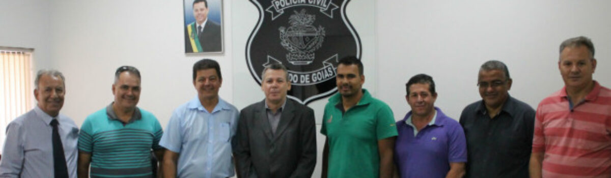 Prefeito de Caldazinha, Edimar Borges, faz visita ao delegado geral