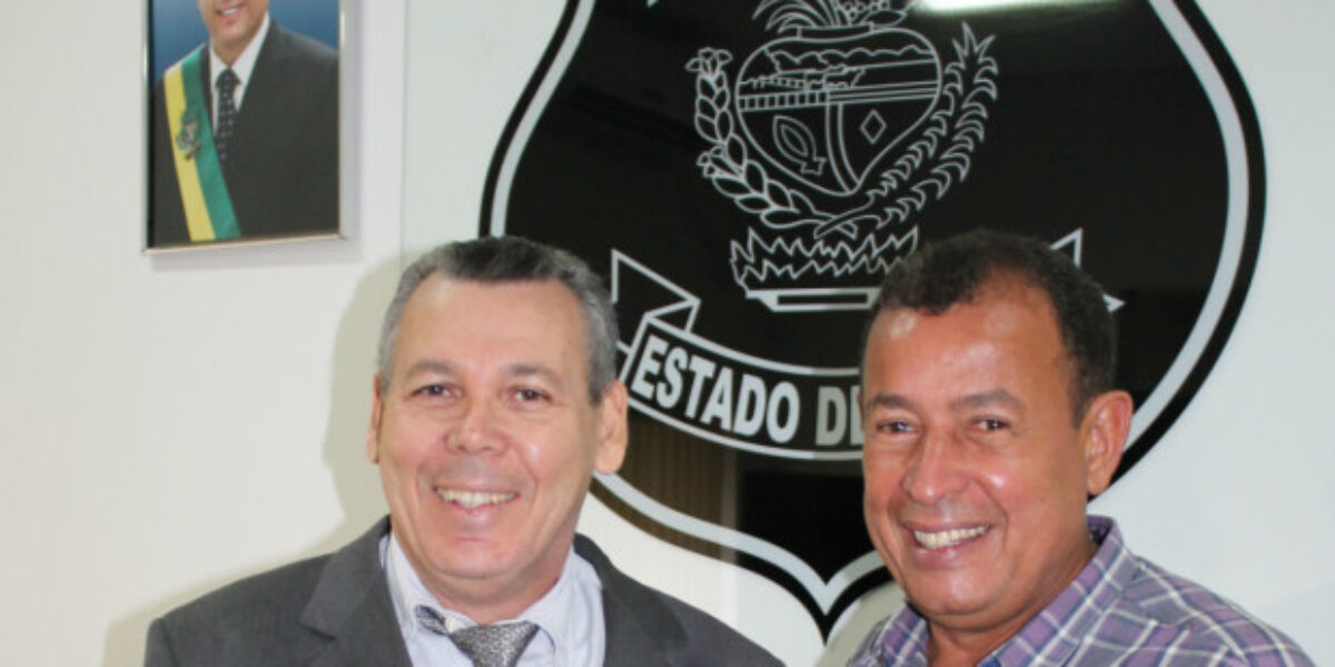 Prefeito de Niquelândia, Luiz Chaves, visita delegado geral