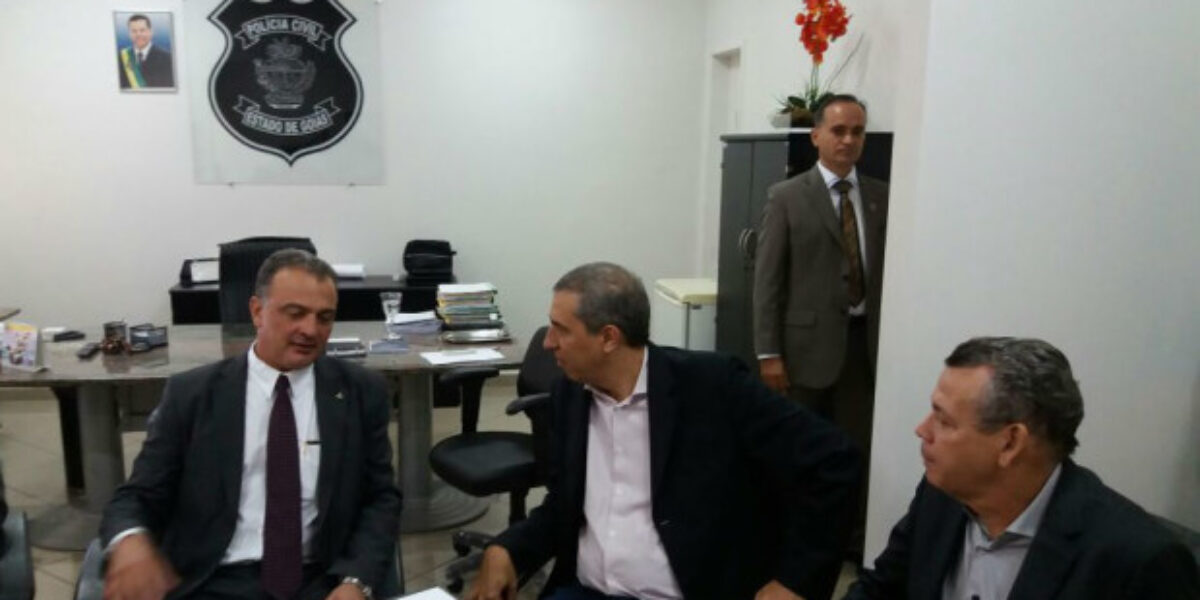 PC de Goiás recebe delegados do DF para reunião de interação