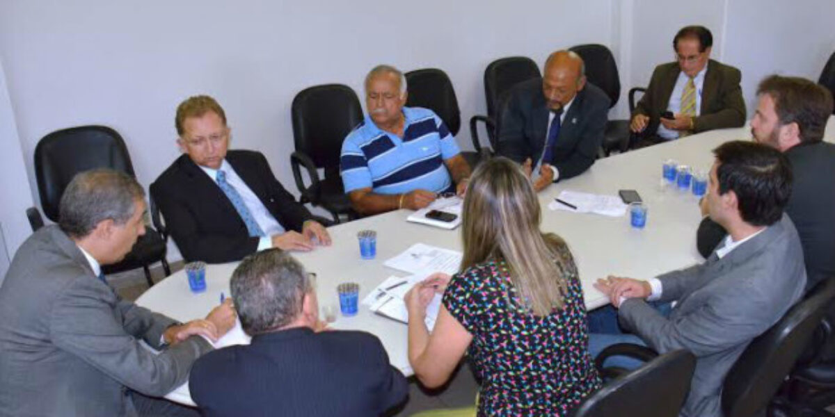 Delegado geral e secretário de Segurança se reúnem com representantes da PC