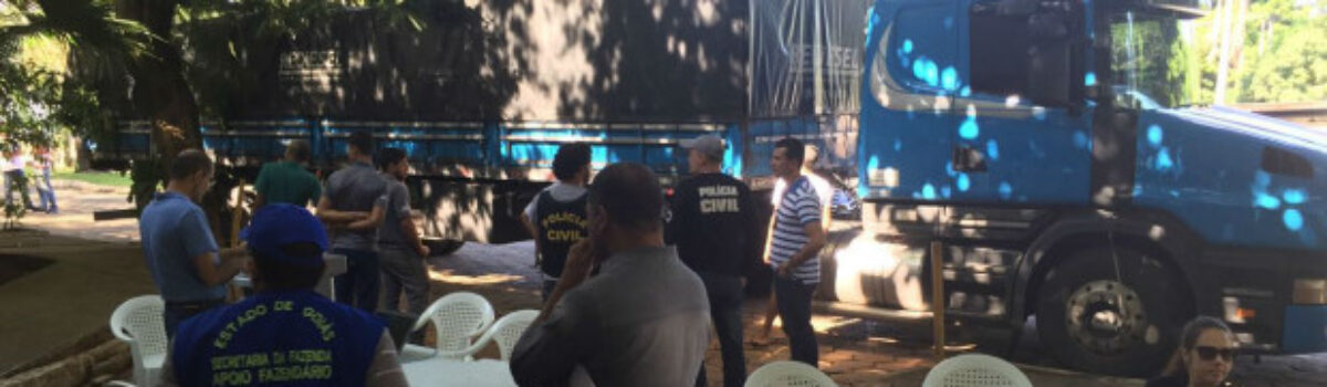 DOT e Sefaz interceptam carga de roupas sem documentação fiscal