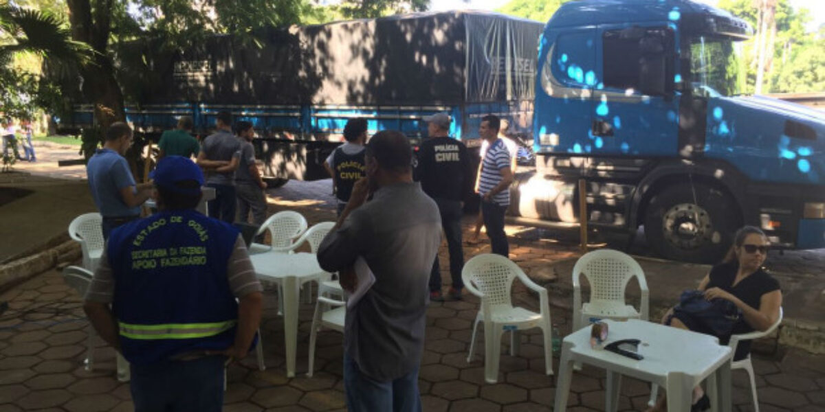 DOT e Sefaz interceptam carga de roupas sem documentação fiscal