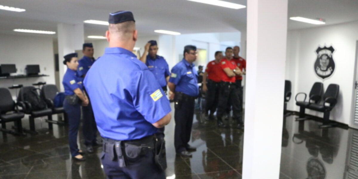 Presidente da Assembléia Legislativa visita caminhão itinerante do Instituto de Identificação