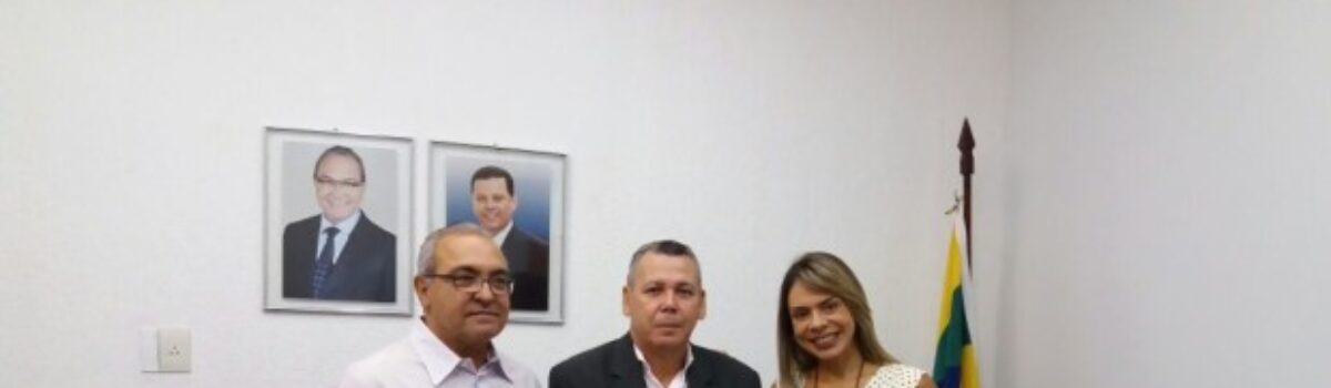 Delegado geral se reúne com prefeito e visita DP em Trindade