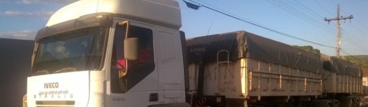 Jataí: carga de 83 toneladas de milho é recuperada por policiais