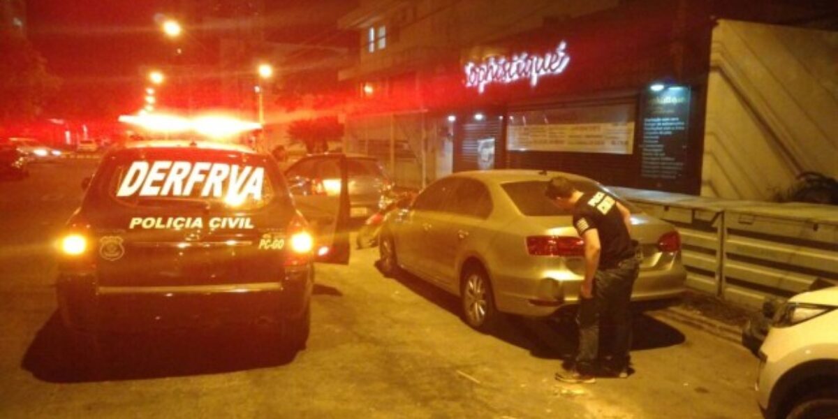 Policiais civis da DERFRVA recuperam veículo roubado