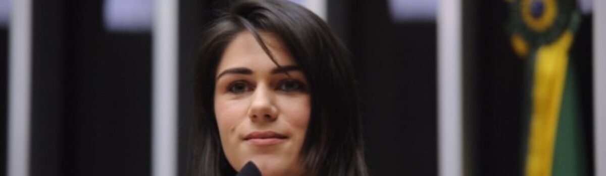 Titular da Deai é parabenizada no Congresso Nacional