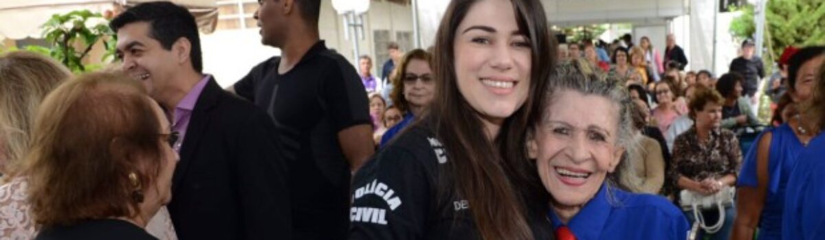 Titular da Deai de Goiânia ministra palestra na Vila Vida