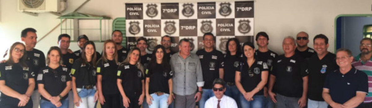 Delegado Geral entrega placa de Regional Destaque do Mês de Agosto a 7ª DRPC