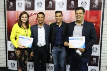 Delegada Paula Meoti e delegado Eduardo com alunos da Uni-Anhanguera.