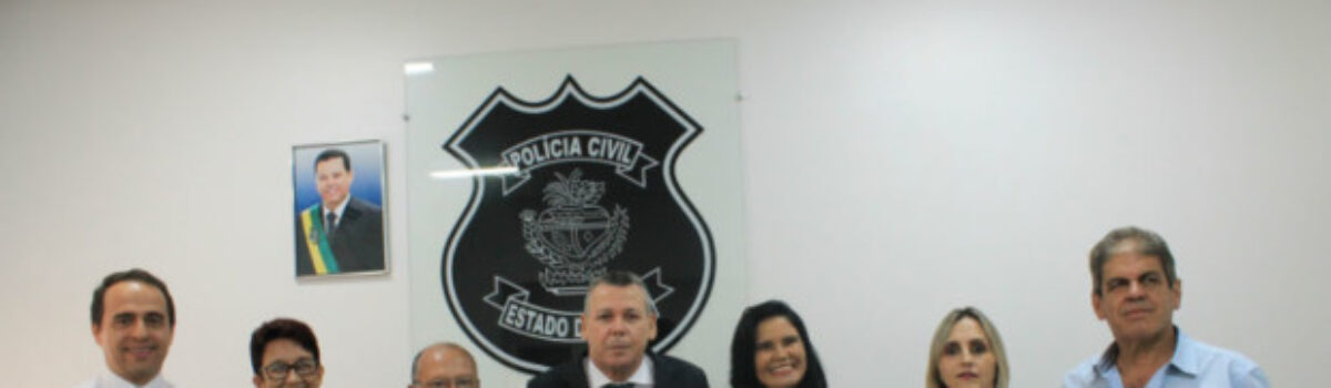 Diretoria da PCGO entrega portarias a servidores recém-aposentados