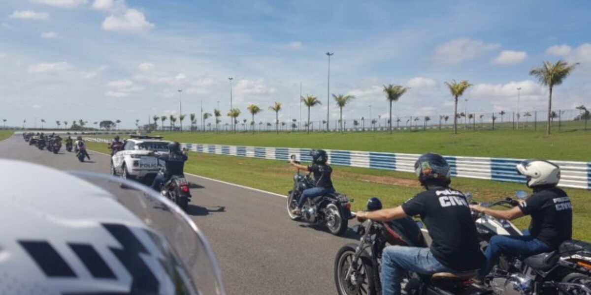 Passeio de moto mobiliza policiais civis contra o câncer infantil