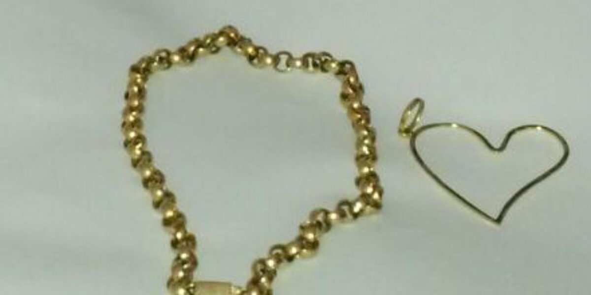 Policiais recuperam joia avaliada em R$ 18 mil em Piranhas