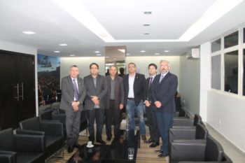 Reunião no gabinete do prefeito.