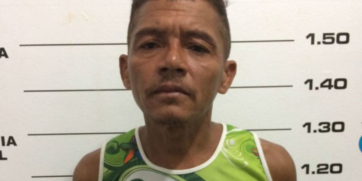 Traficante é preso logo após venda de drogas em Trindade