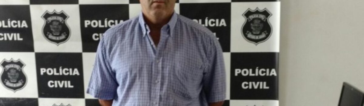 Alvo de mandado, homem é preso em flagrante por posse de arma