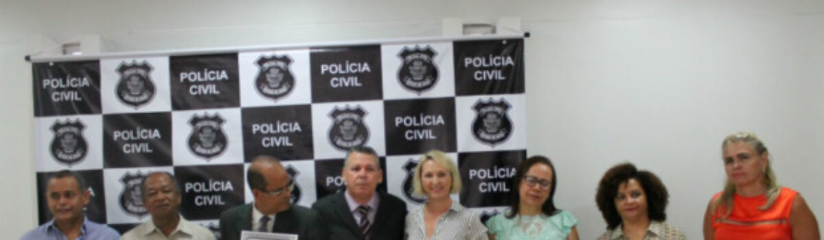 Policiais civis recém-aposentados são homenageados em solenidade
