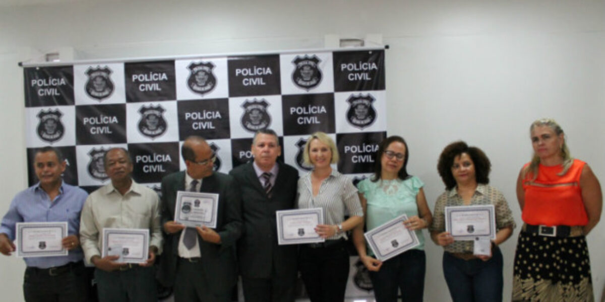 Policiais civis recém-aposentados são homenageados em solenidade