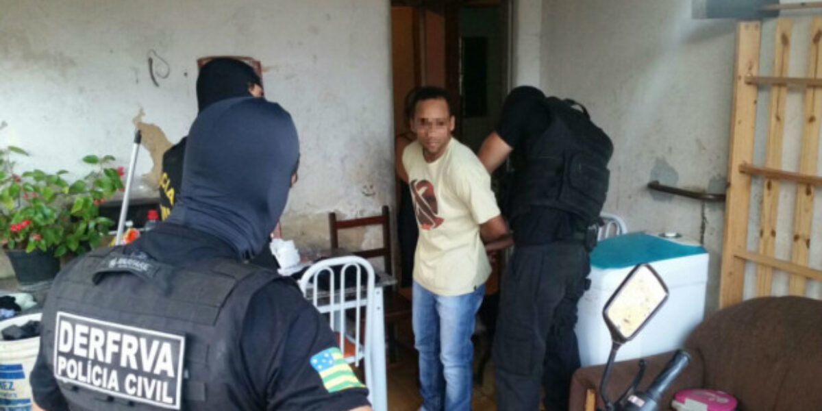 Polícia cumpre mandados contra quadrilha especializada em roubo de veículos