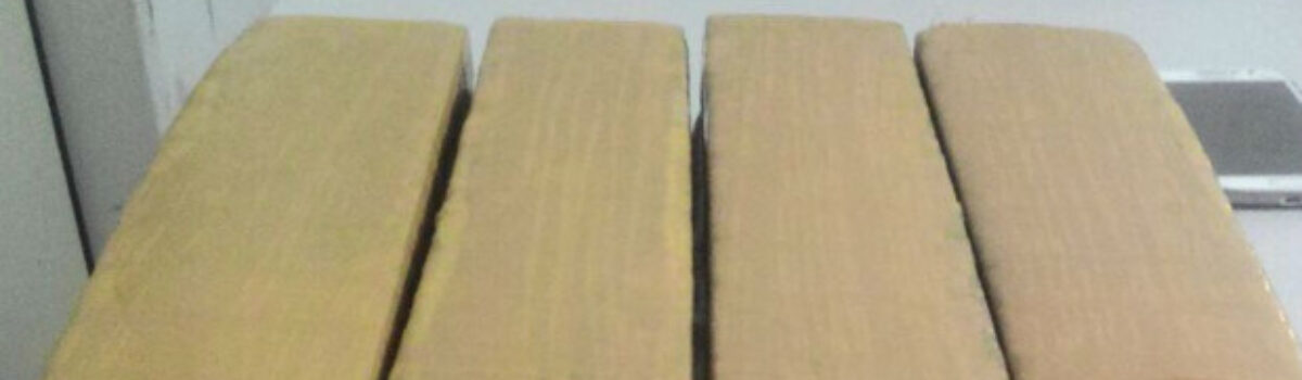 Mulher é presa em Iporá ao transportar tijolos de maconha em ônibus