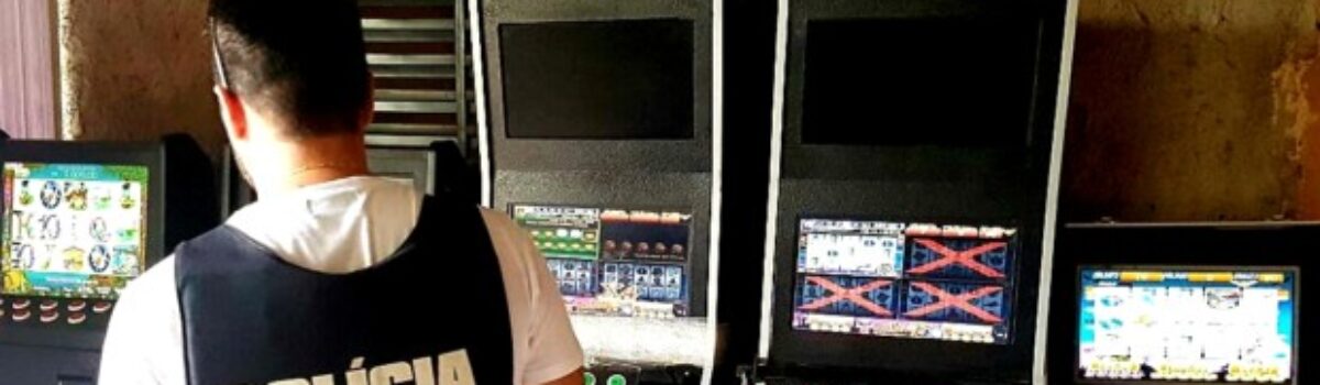 Genarc apreende 10 máquinas caça níqueis e fecha casa de jogos em Valparaíso