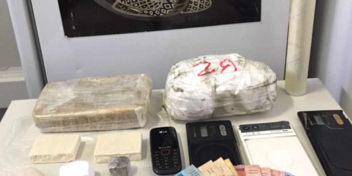 Denarc prende traficante em flagrante e apreende R$ 10 mil em drogas