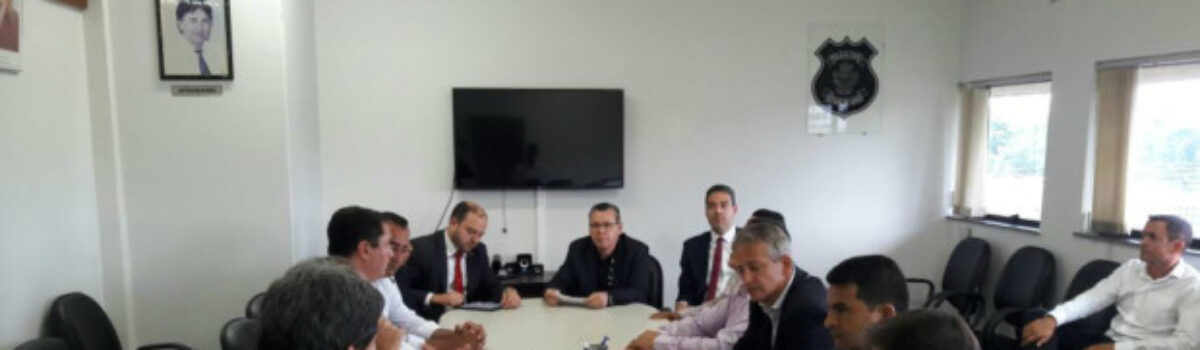 Vereadores de Luziânia elogiam titular e equipes da 5ª DRPC em reunião com delegado-geral
