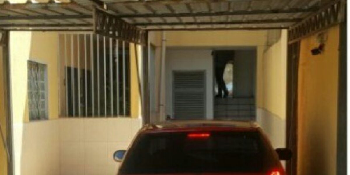 Dois menores são apreendidos por receptarem automóvel roubado há 5 dias