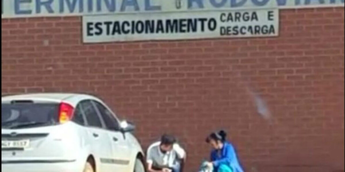 Mãe de detento é presa ao entregar droga a menor em Firminópolis