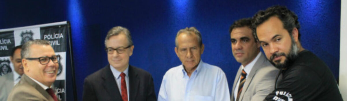 Equipe da 1ª DDP devolve documentos centenários a Arquivo Histórico de Goiás