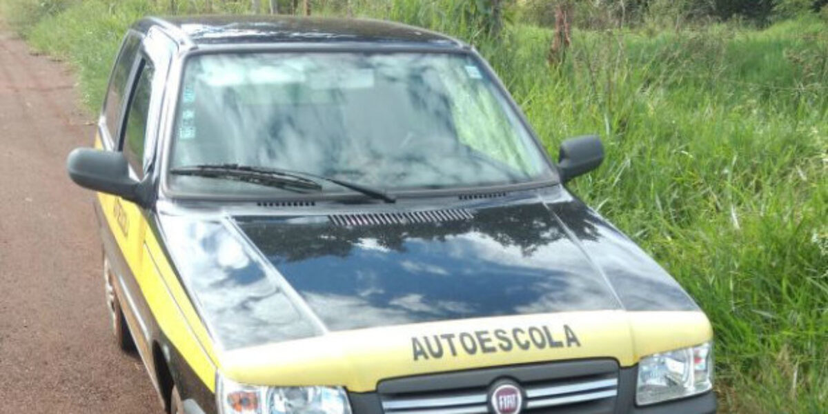 Veículo de autoescola roubado é recuperado por PCs em Itumbiara
