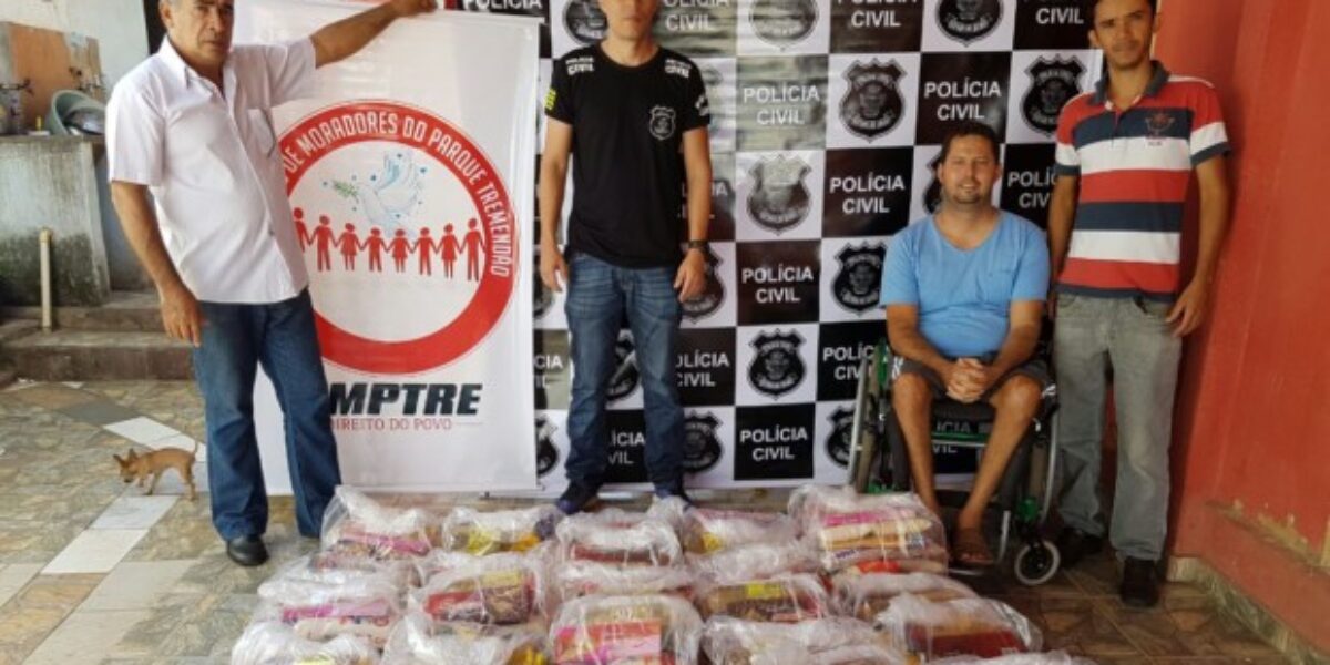 Alimento arrecadado em torneio de futsal é doado a associação de bairro