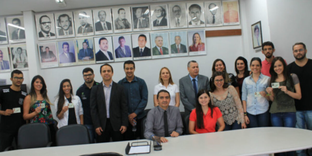 Diretoria da PCGO realiza entrega de carteiras funcionais a novos papiloscopistas policiais