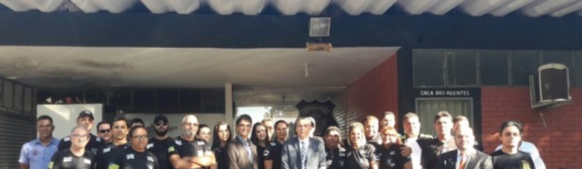 Delegado-geral realiza visita a Porangatu e entrega Prêmio Delegacia do Mês a policiais da 12ª DRPC