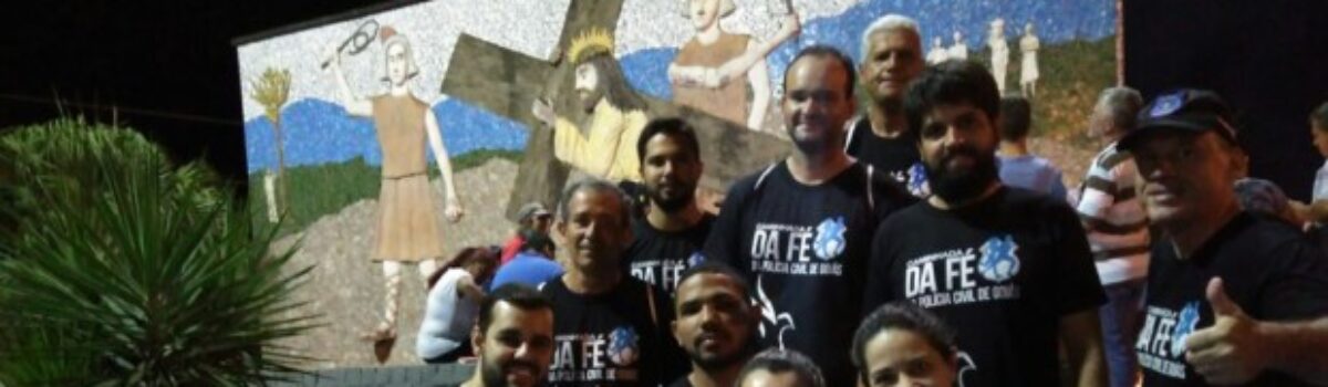 Mais de 200 policiais romeiros realizam a 3ª Caminhada da Fé para Trindade