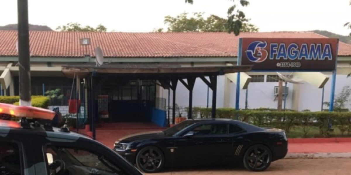 Policiais civis cumprem mandados na Operação Golpe de Mestre, do MPGO