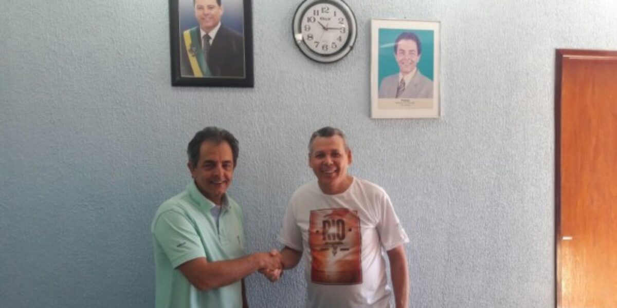 Delegado-geral trata questões da Polícia Civil com prefeito de Aruanã