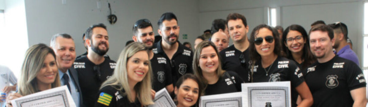 Agentes e escrivães de 3ª classe recebem certificado de conclusão de probatório