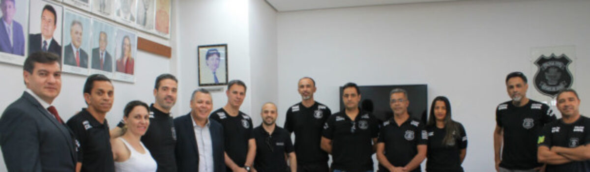 Titular e policiais lotados na 5ª DRPC realizam visita a delegado-geral adjunto