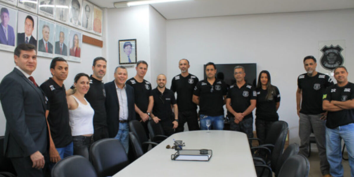 Titular e policiais lotados na 5ª DRPC realizam visita a delegado-geral adjunto