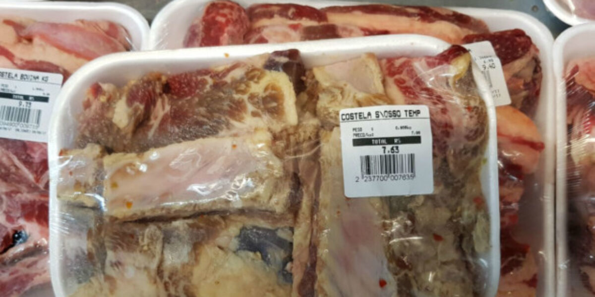 Operação da Decon flagra produtos vencidos em supermercado de Goiânia