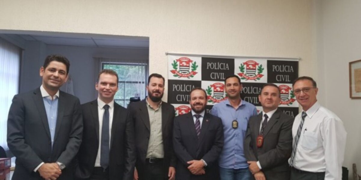 Delegado Alécio Moreira visita PCSP para conhecer projeto do inquérito digital